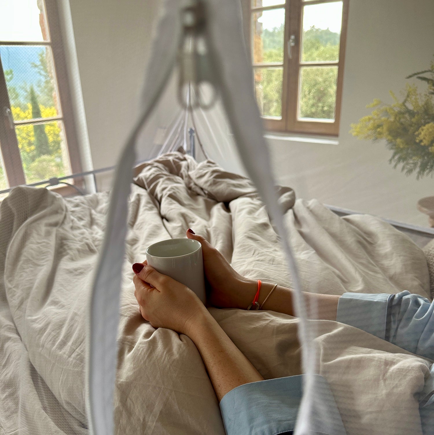 La moustiquaire de lit nopic se monte et se range sans travaux pour une protection sans soucis contre les piqûres de moustiques